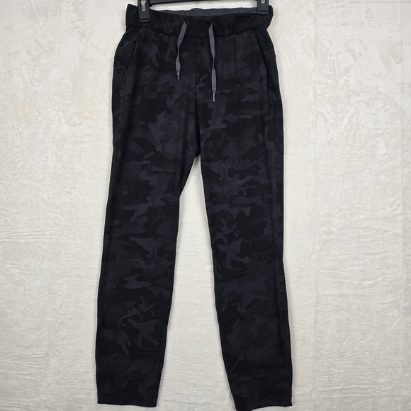 lululemon athletica Pants - Lululemon On The Fly Pant *28" Incognito Camo Multi Grey / Coal Size 2 $98